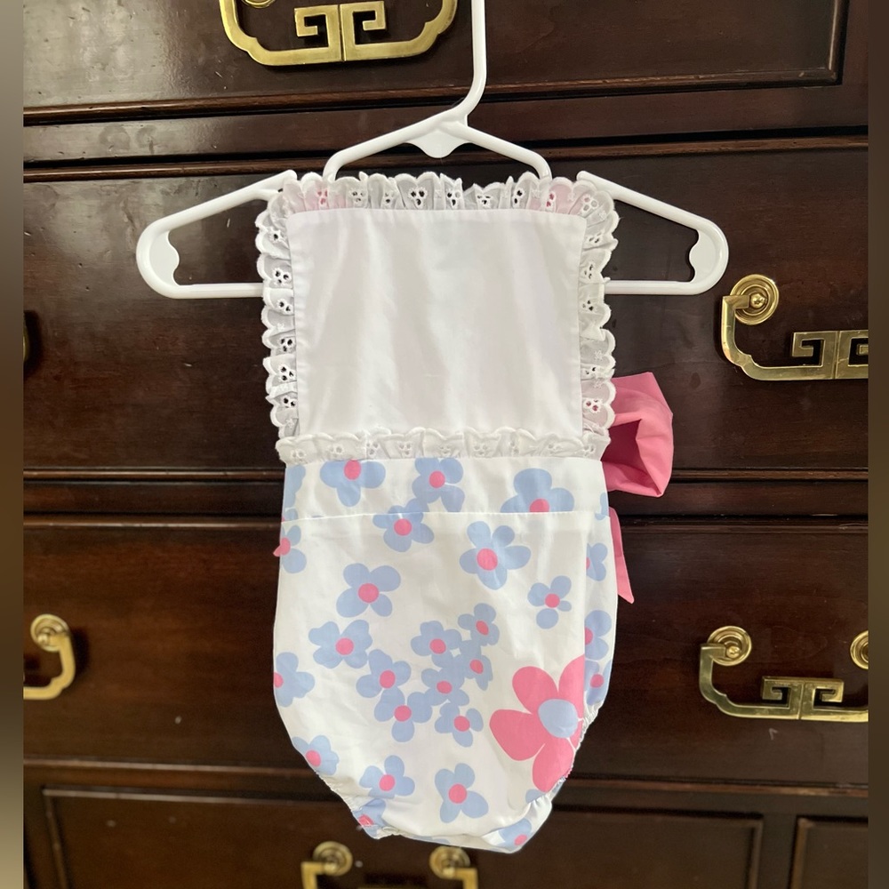 Beaufort Bonnet Flower Apron Bubble with tie in the back. Size 6-12 month.